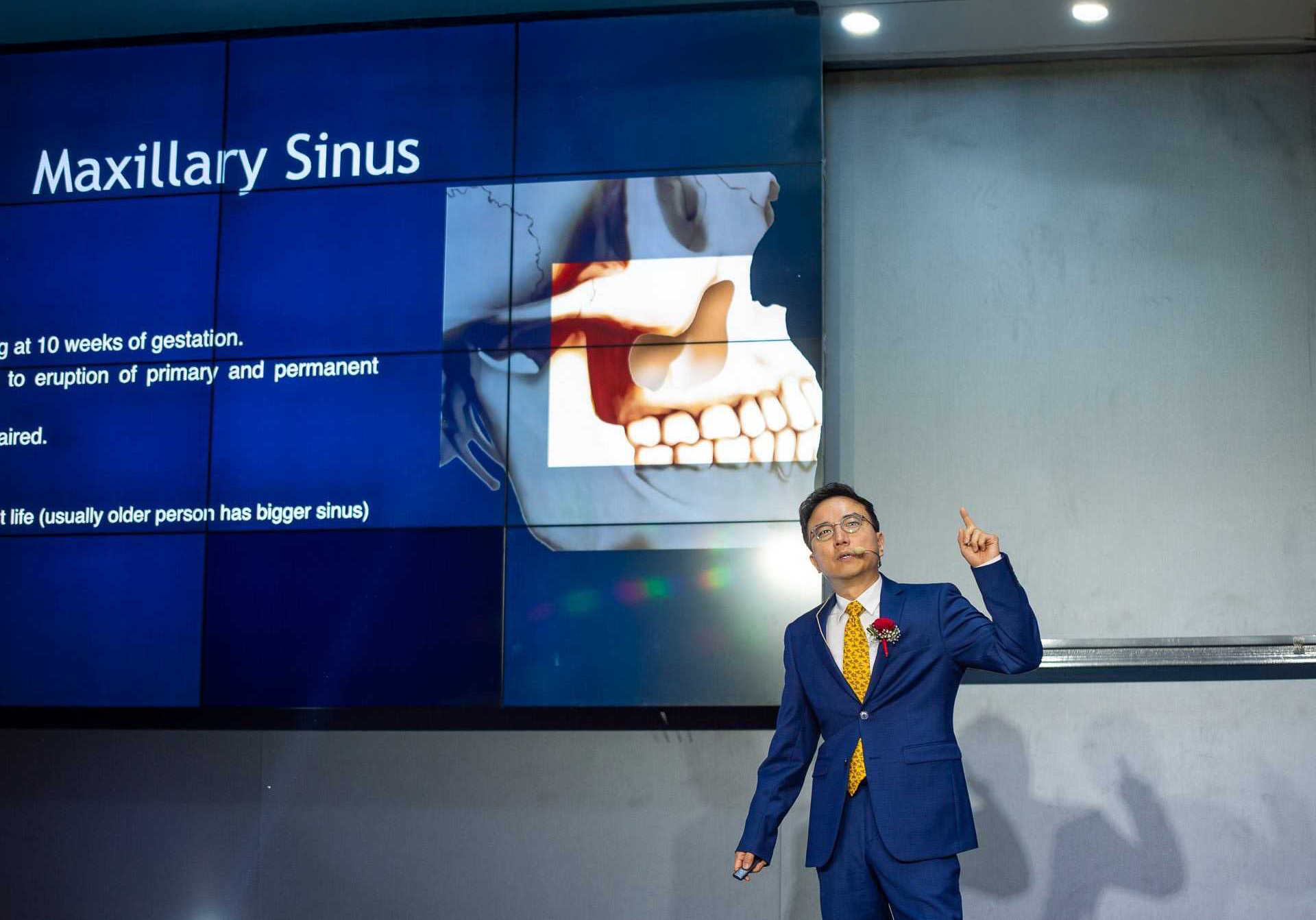 Dr. Chong presenting advanced sinus grafting education